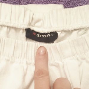 Roaman's white pull-on elastic waist crops capris